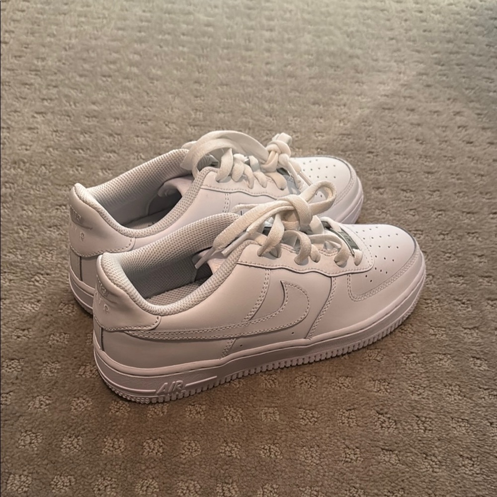 Nike Air Force One: White Sneakers Classic Low-Top Design